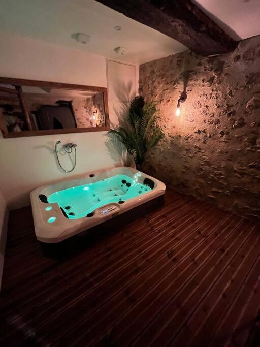 Maison Suspendue Avec Jacuzzi Privatif Pont-en-Royans Exterior photo